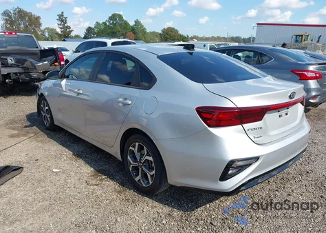 2021 Kia Forte Lxs z USA, uszkodzony, nr VIN 3KPF24ADXME330593